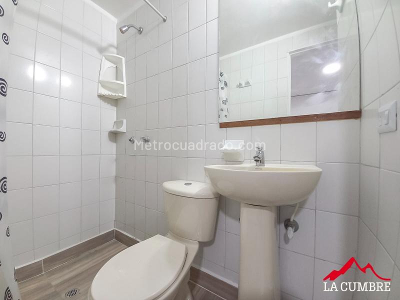 4BR Apartment with Covered Parking in Los Balsos, El Poblado - 8