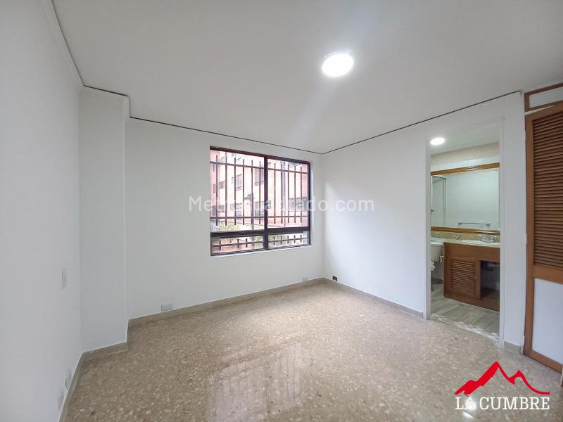 4BR Apartment with Covered Parking in Los Balsos, El Poblado - 9
