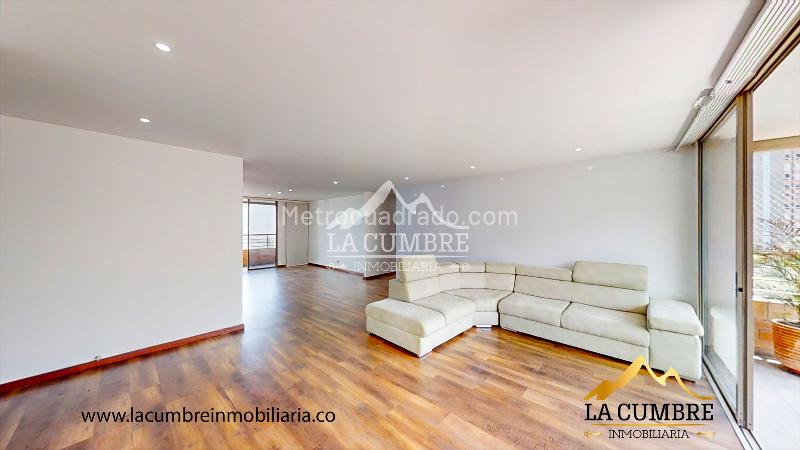 Apartamento de 3 Alcobas con 4 Baños en El Tesoro, El Poblado - 2