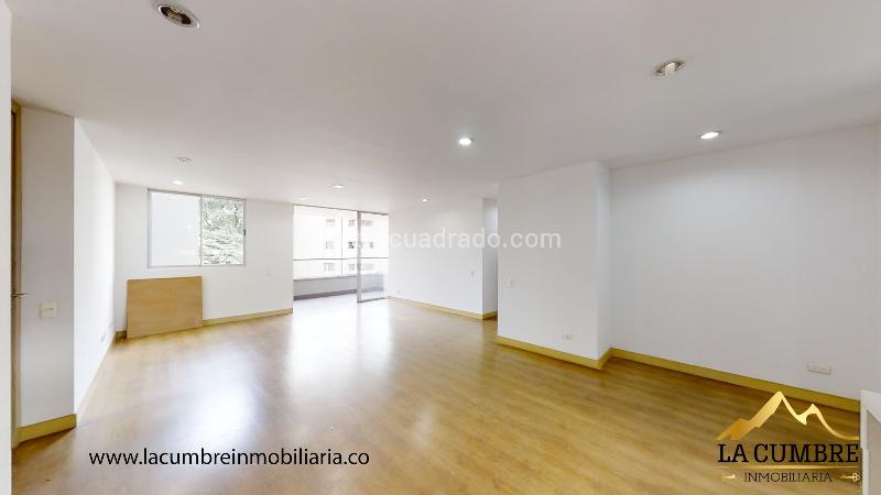 3BR Apartment with Double Parking in Santa Maria de los Angeles - 2