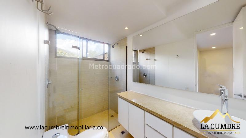 Cozy 2BR Apartment in El Poblado La Calera - 8