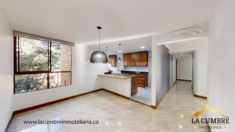 Apartamento de 3 Alcobas con Doble Parqueadero Cubierto en Loma Los Parra - 2