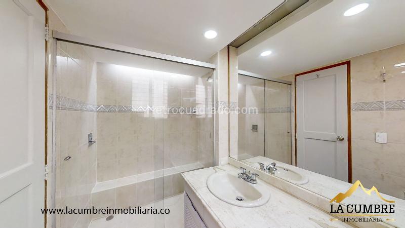 Apartamento de 3 Alcobas con Doble Parqueadero Cubierto en Loma Los Parra - 6