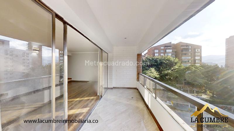 Apartamento de 3 Alcobas con Doble Parqueadero Cubierto en Loma Los Parra - 9