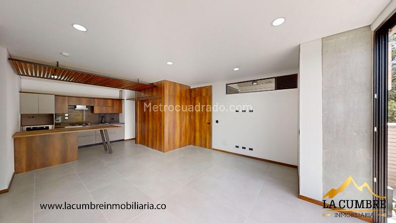 2BR Apartment with Double Covered Parking in El Poblado Las Palmas