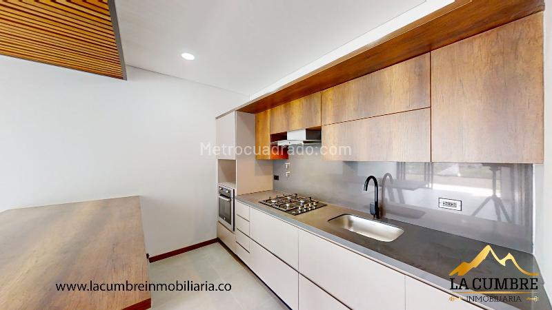 2BR Apartment with Double Covered Parking in El Poblado Las Palmas - 4