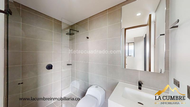 2BR Apartment with Double Covered Parking in El Poblado Las Palmas - 5