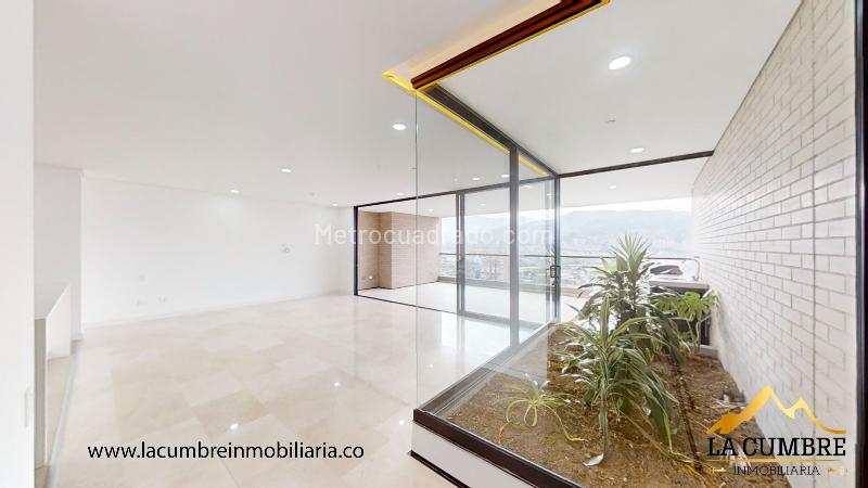 Elegant 3BR Apartment in El Poblado Santa Maria de Los Angeles - 2