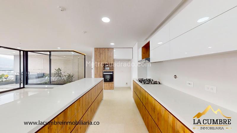 Elegant 3BR Apartment in El Poblado Santa Maria de Los Angeles - 6