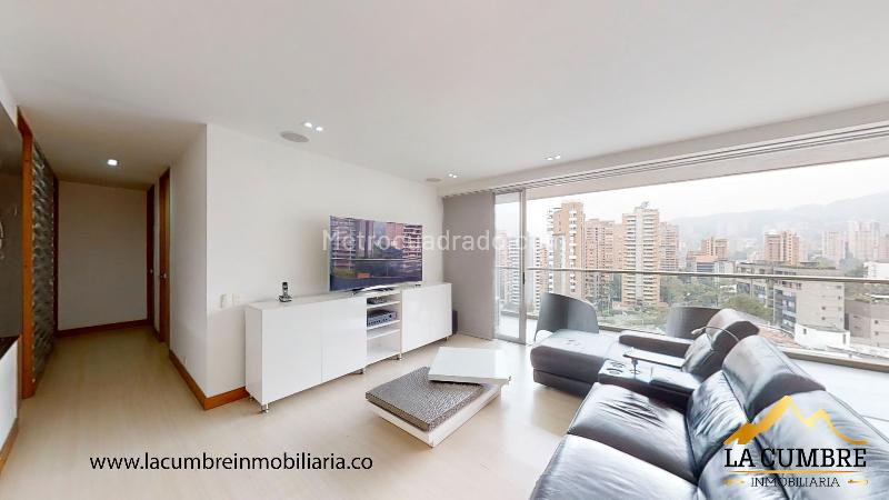 Elegant 4BR Apartment in Alejandría - 2