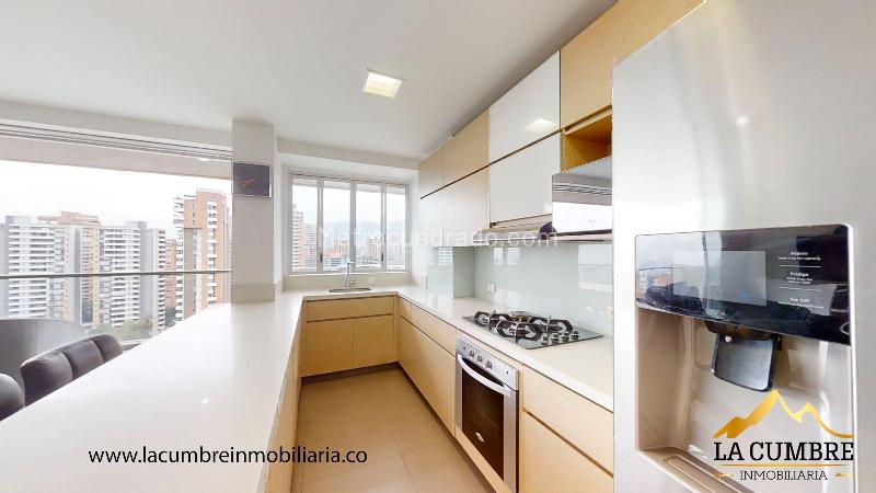 Elegant 4BR Apartment in Alejandría - 4