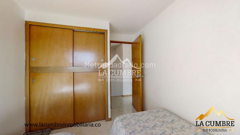 Furnished 2BR Apartment with Pool in El Poblado Los Balsos - 9