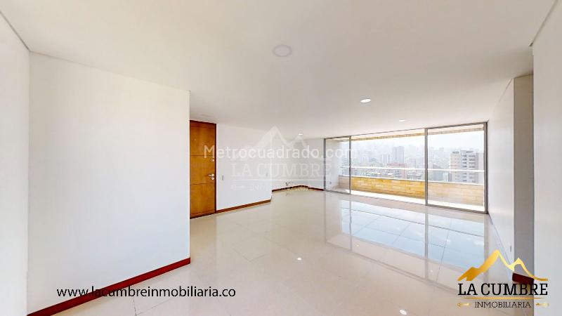 2BR Apartment with Double Covered Parking in Castropol - 2