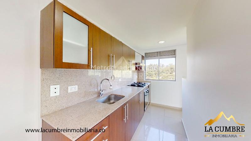 2BR Apartment with Double Covered Parking in Castropol - 4