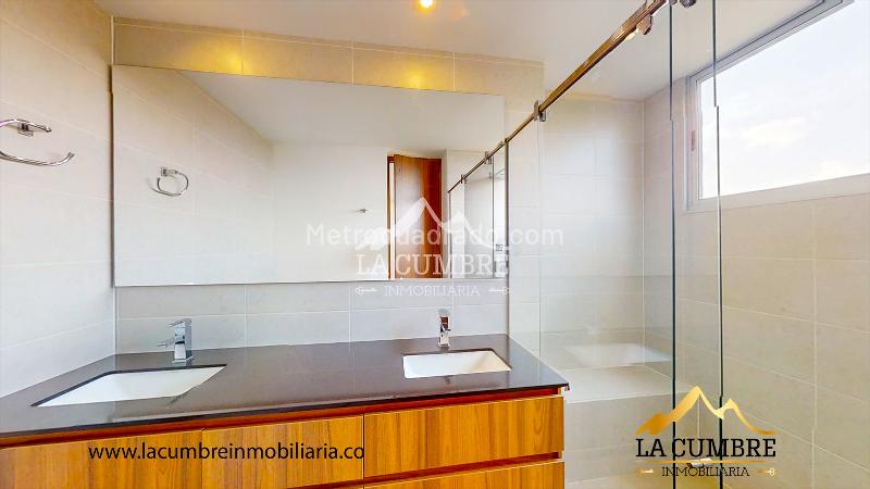 Apartamento de 3 Alcobas en El Tesoro con 3 Parqueaderos - 9