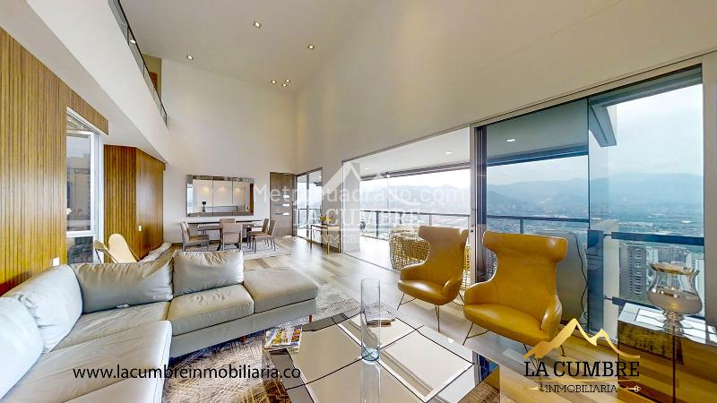 Apartamento Dúplex de 4 Alcobas con Jacuzzi en El Poblado