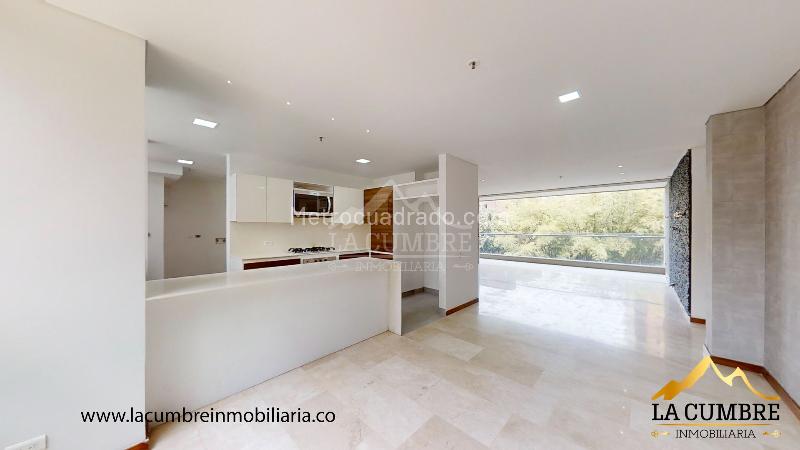 Apartamento Amplio de 3 Alcobas y 4 Baños en El Poblado La Calera - 4