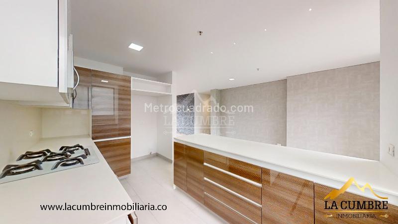 Apartamento Amplio de 3 Alcobas y 4 Baños en El Poblado La Calera - 6