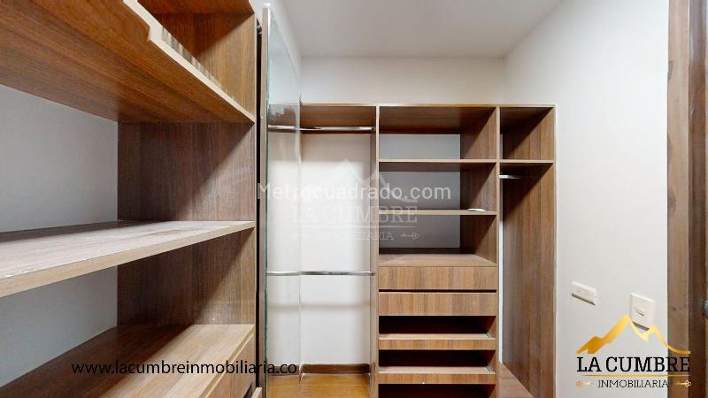 Apartamento Amplio de 3 Alcobas y 4 Baños en El Poblado La Calera - 9