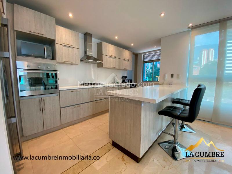 Spacious 4BR Apartment in El Poblado Castropol - 2