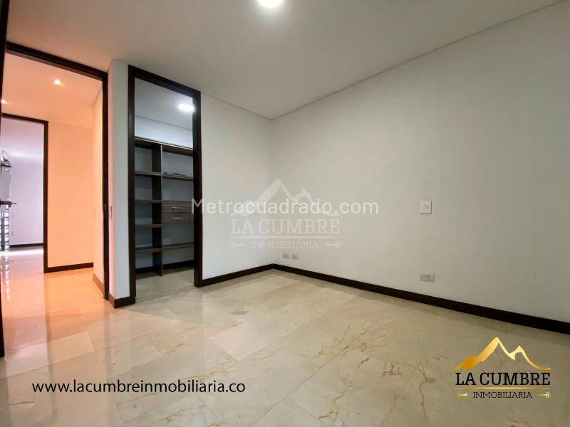 Spacious 4BR Apartment in El Poblado Castropol - 9