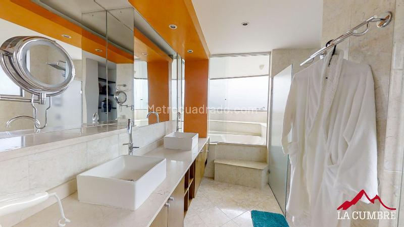 Spacious 4BR Apartment in Poblado La Frontera - 8