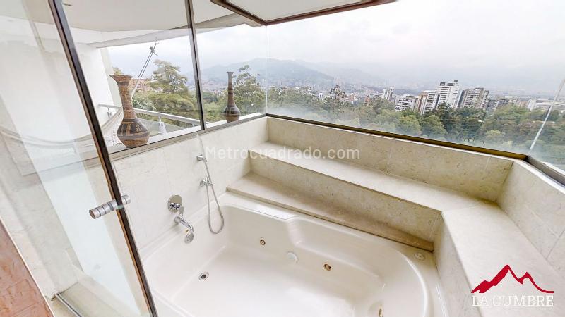 Spacious 4BR Apartment in Poblado La Frontera - 2