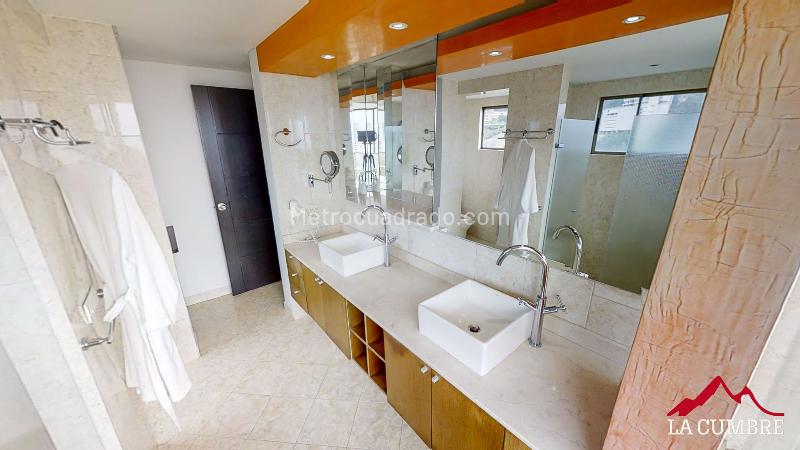 Spacious 4BR Apartment in Poblado La Frontera - 3