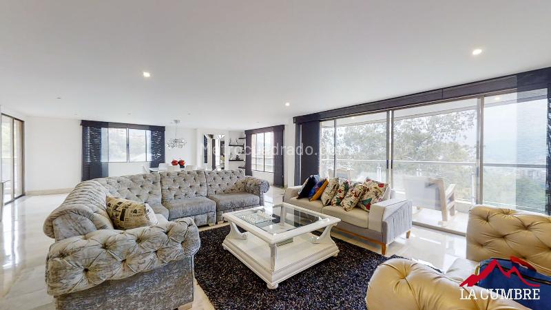 Spacious 4BR Apartment in Poblado La Frontera