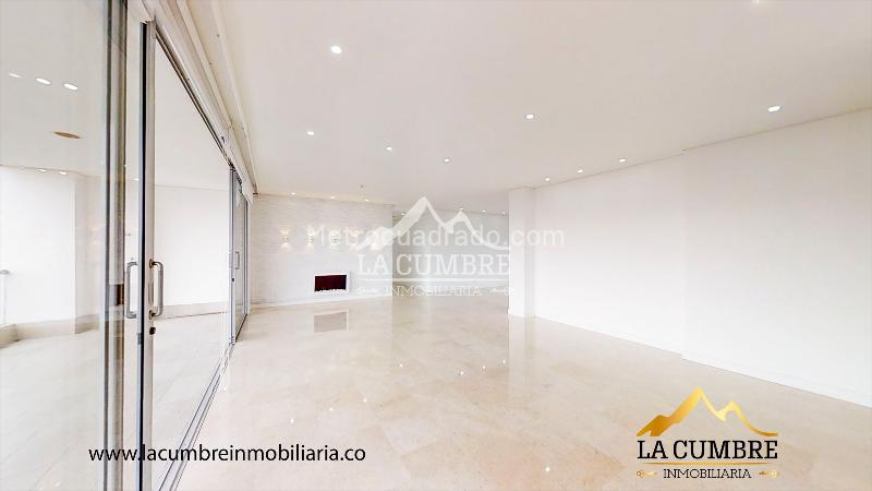 Apartamento Amplio de 3 Alcobas con Piscina en El Tesoro - 2