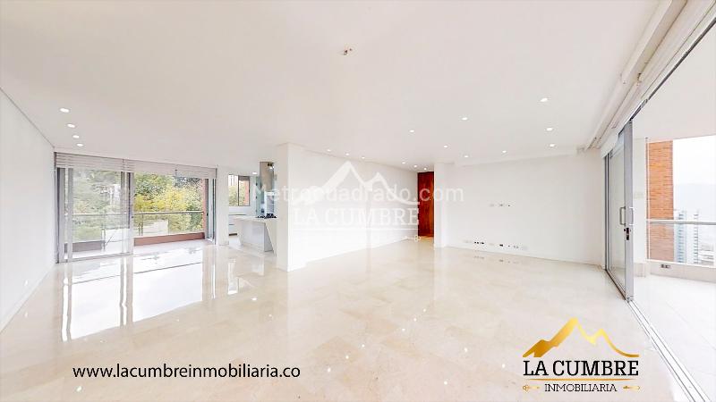 Apartamento Amplio de 3 Alcobas con Piscina en El Tesoro - 3