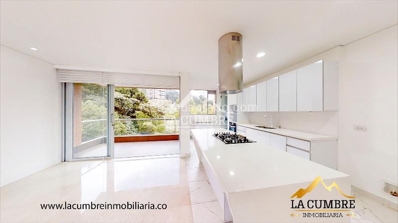 Apartamento Amplio de 3 Alcobas con Piscina en El Tesoro - 6