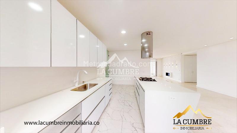 Apartamento Amplio de 3 Alcobas con Piscina en El Tesoro - 8