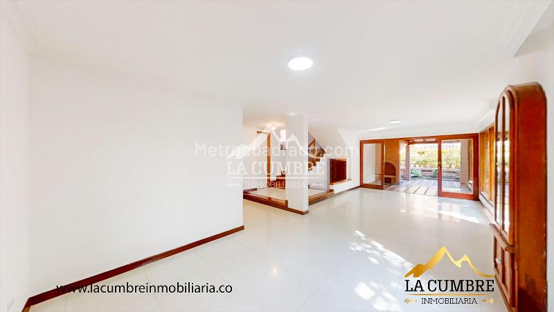 Casa Amplia de 4 Alcobas en Arriendo en Los Parra