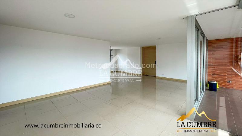 Spacious 3BR Apartment with Pool in Santa Maria de Los Angeles - 3