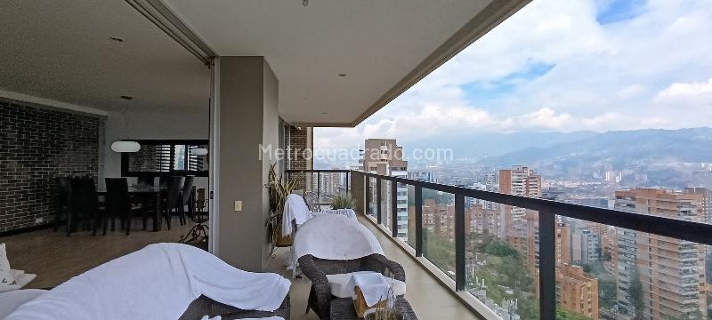 Apartamento Amoblado en Alquiler en El Poblado Loma de Los Parra - 2