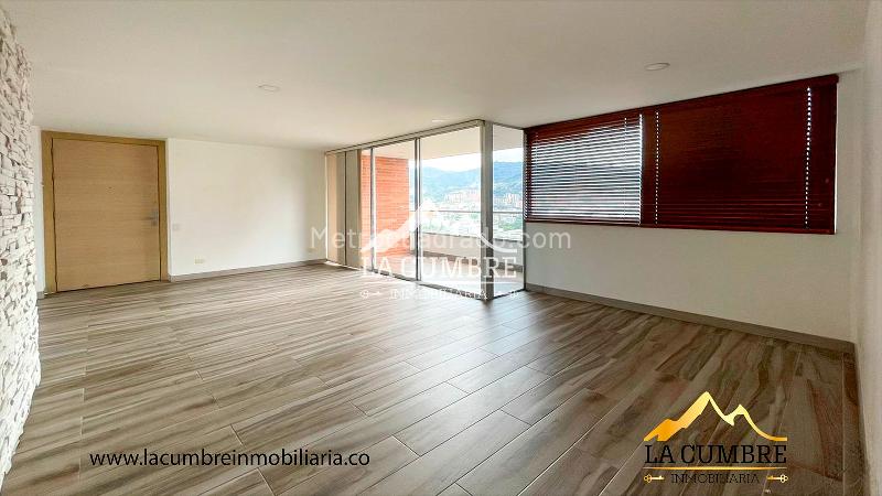 3BR Apartment with Service Room in Santa Maria de los Angeles