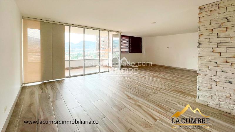 3BR Apartment with Service Room in Santa Maria de los Angeles - 2