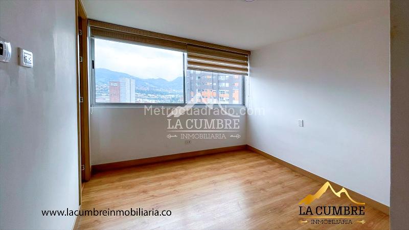 3BR Apartment with Service Room in Santa Maria de los Angeles - 9