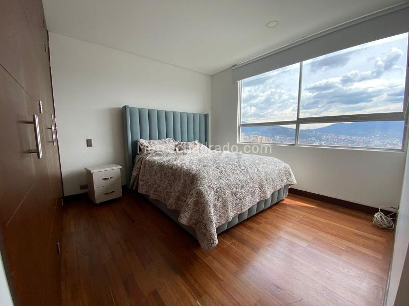 Duplex de 3 Alcobas con Doble Parqueadero Cubierto en El Tesoro (El Poblado) - 3