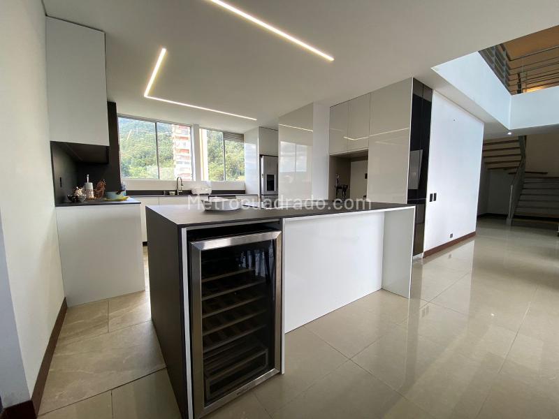 Duplex de 3 Alcobas con Doble Parqueadero Cubierto en El Tesoro (El Poblado) - 7