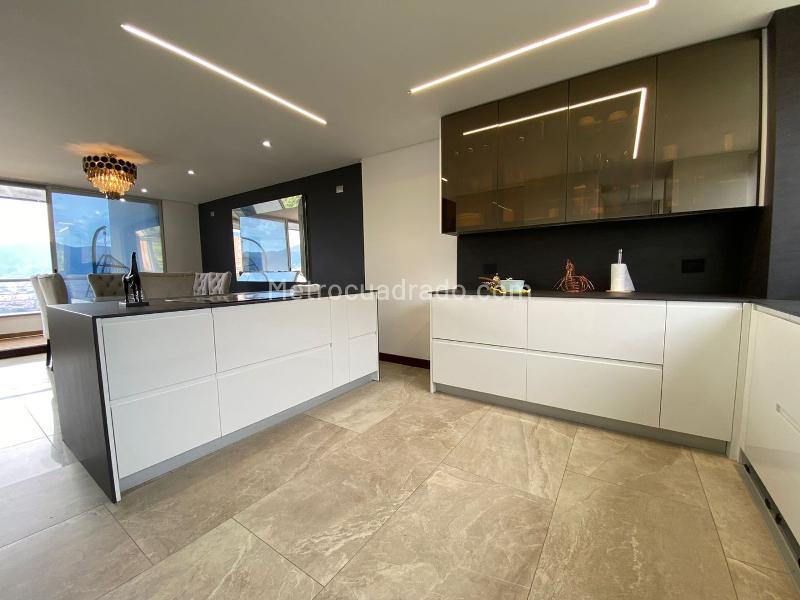 Duplex de 3 Alcobas con Doble Parqueadero Cubierto en El Tesoro (El Poblado) - 8