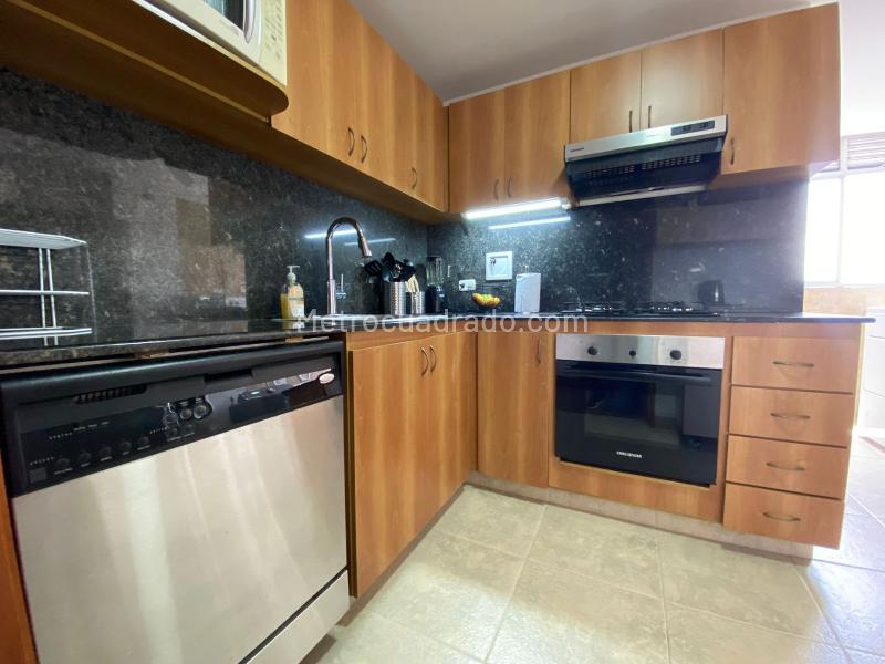 Furnished 2BR Apartment with Pool in El Poblado Los Gonzales - 3