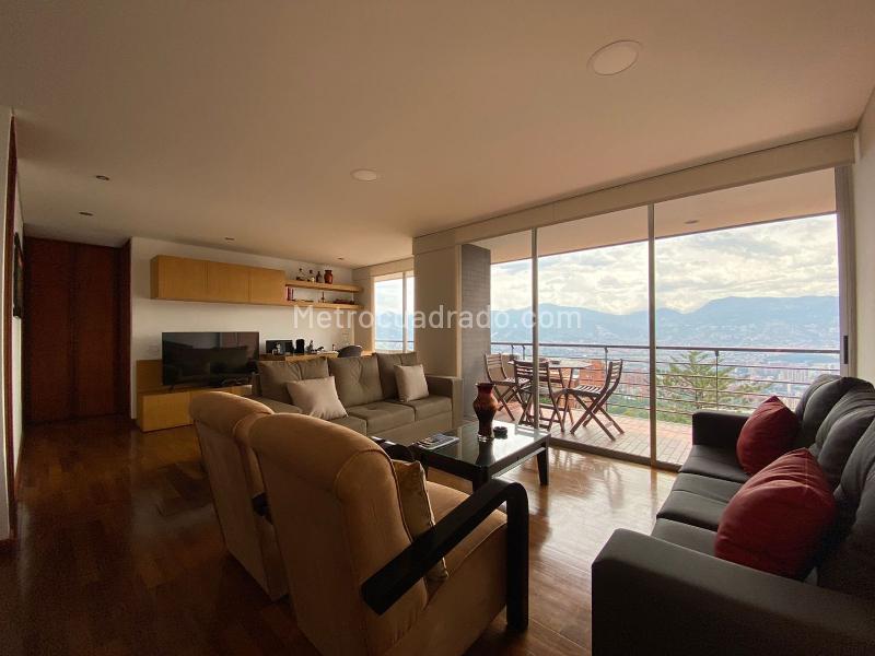 Furnished 2BR Apartment with Pool in El Poblado Los Gonzales - 5