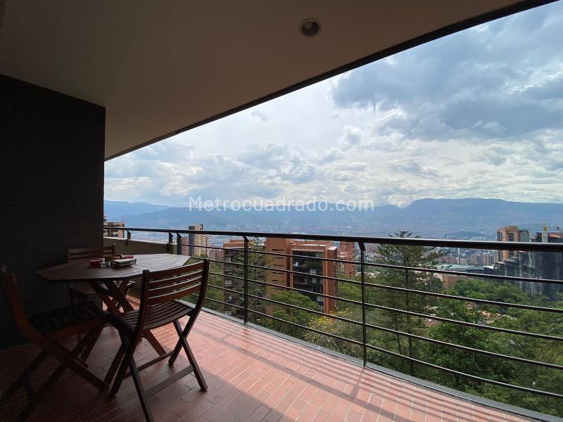 Furnished 2BR Apartment with Pool in El Poblado Los Gonzales - 8
