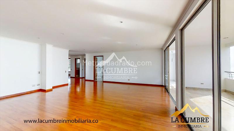 Apartamento Amplio de 3 Alcobas en La Calera, El Poblado - 2
