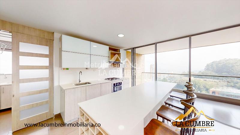 Spacious 3BR Apartment in El Poblado Castropol - 4