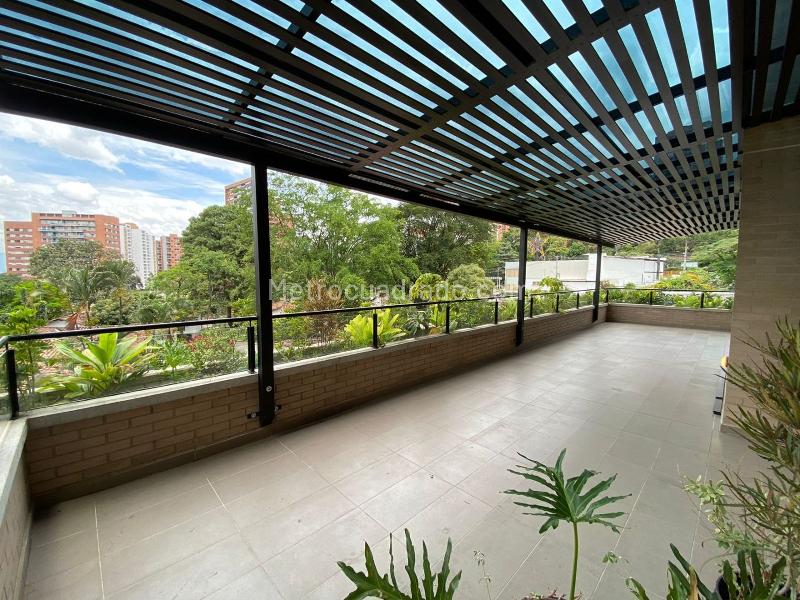 Stylish 2BR Apartment in El Poblado Los Balsos - 9