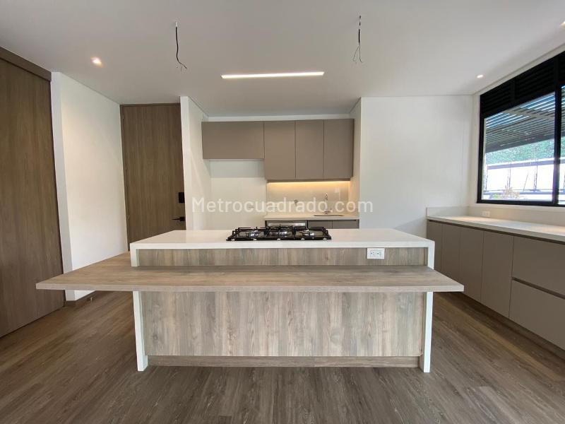 Stylish 2BR Apartment in El Poblado Los Balsos - 3