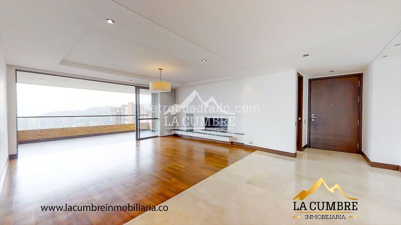 Beautiful 3BR Apartment with Green Areas in El Tesoro - 2